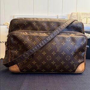 Louis Vuitton Monogram Nile Messenger/Travel Bag France 1990 - Unisex